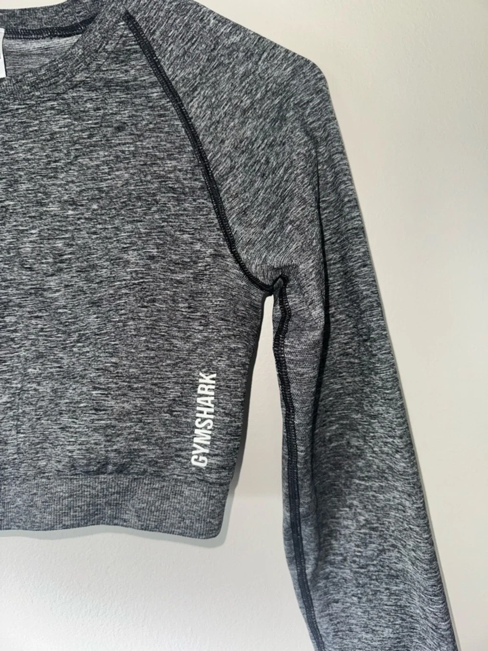 Gymshark Women's Gray Stretch Cropped Long Sleeve Crew Neck Crop Top Size M - Picture 2 of 5